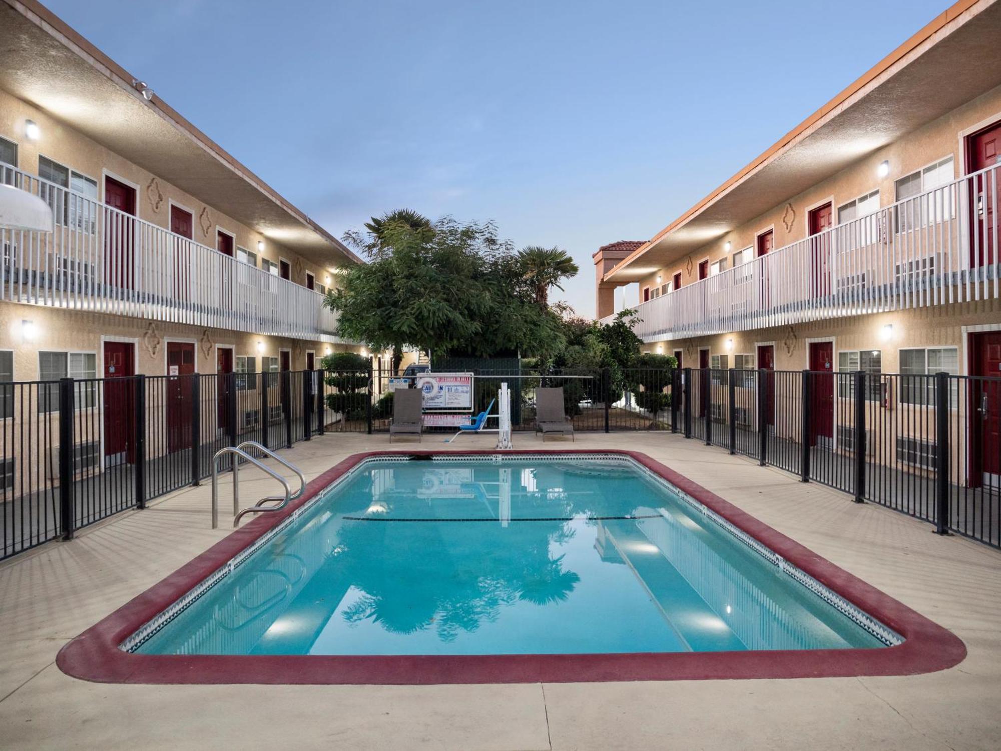 Dream Inn Fresno Exterior photo