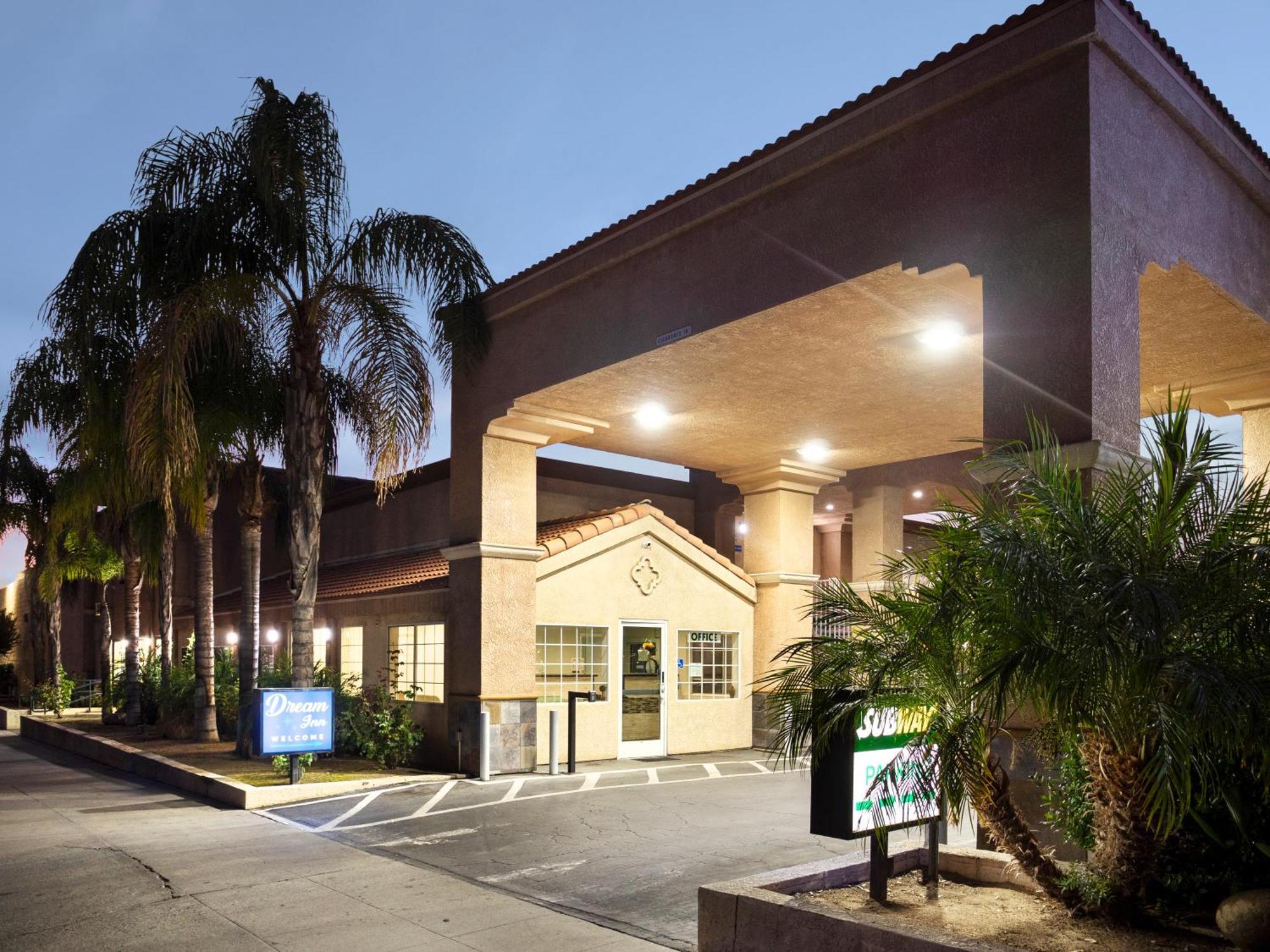 Dream Inn Fresno Exterior photo