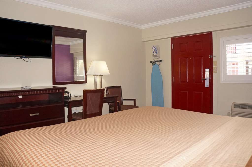 Dream Inn Fresno Room photo